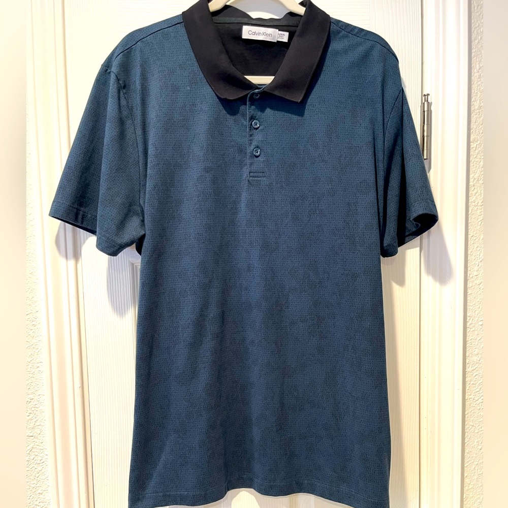 Calvin Klein Collared shirt. Men’s size XL.